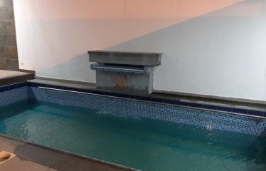 Exclusiva Casa en Venta con Piscina en el Barrio Julio Estupiñán!