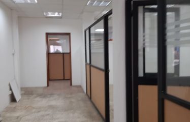 ¡Arrienda en el Corazón de Esmeraldas! 🏢💼🌟 Casa con Local Comercial Grande + 2 Oficinas 🌟