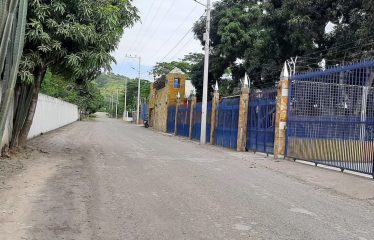 OPORTUNIDAD  LOTE DE TERRENO DE  EN PLAYA ALMENDRO CON  RESTAURANTE CON VIVIENDA Y TERRENO . JUNTO  A LA PIZZERIA  VIÑA AZUL, TONSUPA.   BUENA UBICACION