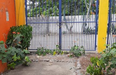 OPORTUNIDAD  LOTE DE TERRENO DE  EN PLAYA ALMENDRO CON  RESTAURANTE CON VIVIENDA Y TERRENO . JUNTO  A LA PIZZERIA  VIÑA AZUL, TONSUPA.   BUENA UBICACION