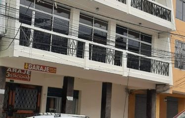 ¡Arrienda en el Corazón de Esmeraldas! 🏢💼🌟 Casa con Local Comercial Grande + 2 Oficinas 🌟