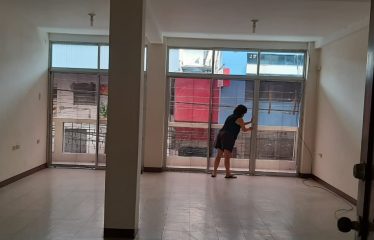 ¡Arrienda en el Corazón de Esmeraldas! 🏢💼🌟 Casa con Local Comercial Grande + 2 Oficinas 🌟