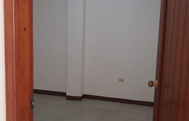 ¡Arrienda en el Corazón de Esmeraldas! 🏢💼🌟 Casa con Local Comercial Grande + 2 Oficinas 🌟