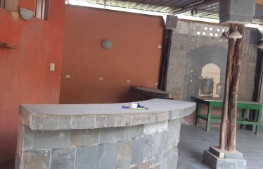 OPORTUNIDAD  LOTE DE TERRENO DE  EN PLAYA ALMENDRO CON  RESTAURANTE CON VIVIENDA Y TERRENO . JUNTO  A LA PIZZERIA  VIÑA AZUL, TONSUPA.   BUENA UBICACION