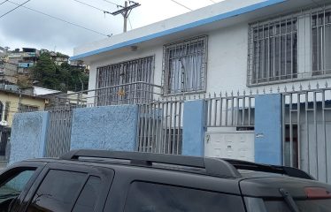 «¡Tu próxima inversión está aquí! Propiedad con gran potencial en Esmeraldas» CASA DE VENTA POR EL MERCADO . ZONA COMERCIAL Y BANCARIA