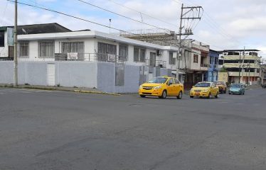«¡Tu próxima inversión está aquí! Propiedad con gran potencial en Esmeraldas» CASA DE VENTA POR EL MERCADO . ZONA COMERCIAL Y BANCARIA