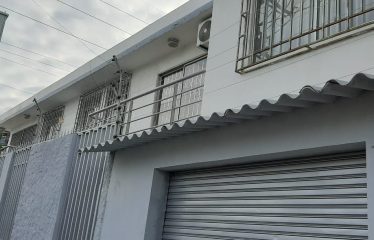 «¡Tu próxima inversión está aquí! Propiedad con gran potencial en Esmeraldas» CASA DE VENTA POR EL MERCADO . ZONA COMERCIAL Y BANCARIA