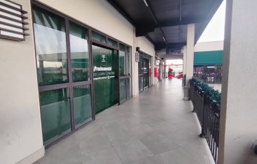 SE ALQUILAN 4 LOCALES EN LA AURORA, 96m2 c/u. más 200m2 de TERRAZA CUBIERTA TIPO ROOFTOP