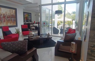 Vendo Casa Urb. Ribera del Batán Amoblada