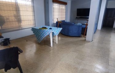 Venta Casa Esquinera Rentera con Terraza 12 Dormitorios
