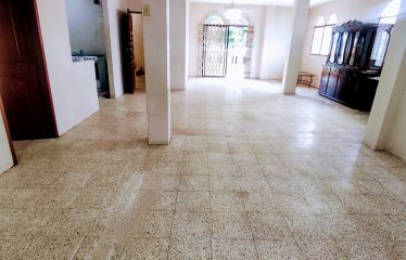 Venta Casa Esquinera Rentera con Terraza 12 Dormitorios