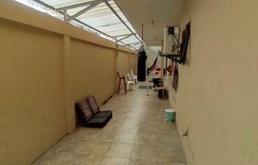 Venta Casa Esquinera Rentera con Terraza 12 Dormitorios