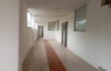 ¡Locales Comerciales en Venta o Arriendo! 🏬🚗Ubicación Estratégica: Vía a Atacames, en una zona de alto tráfico y visibilidad.