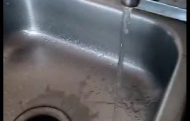 «¡Tu próxima inversión está aquí! Propiedad con gran potencial en Esmeraldas» CASA DE VENTA POR EL MERCADO . ZONA COMERCIAL Y BANCARIA