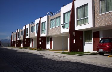 VENDO HERMOSA CASA EN CONOCOTO