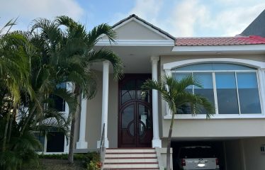 Se Alquila casa en Manta