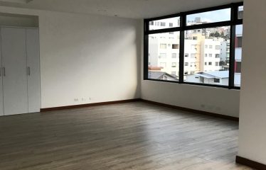 Excelente oficina en edificio de lujo