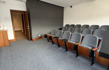 Excelente oficina en edificio de lujo