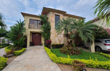 CASA EN VENTA URB. ESTANCIAS DEL RIO