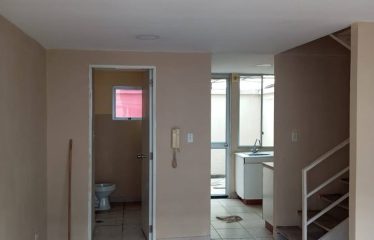 De oportunidad! en venta casa de tres plantas en Conjunto habitacional Cumbres de Quitumbe «Quito»