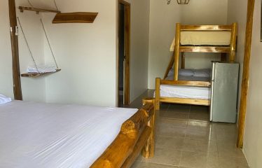 ¡DE OPORTUNIDAD! VENDO AMPLIO Y ACOGEDOR HOSTAL EN PUERTO ENGABAO