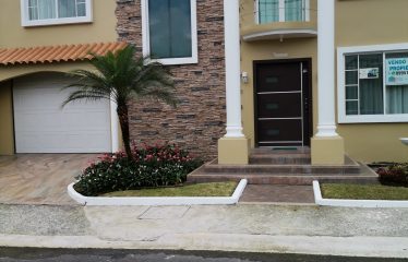 Casa en conjunto privado de venta.