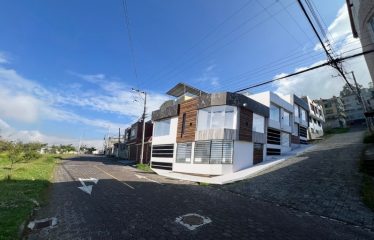 VENDO CASA POR ESTRENAR 138M2 CONSTRUCCIÓN, FULL ACABADOSDE PRIMERA, PUENTE AMARILLO-AUTOPISTA GNRL RUMIÑAHUI