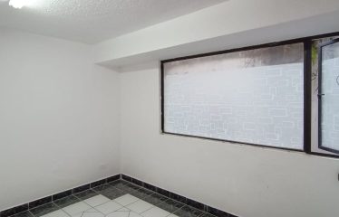 Oficina Comercial de Renta en el Sector de la Colón con todos los Servicios!!!
