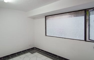 Oficina Comercial de Renta en el Sector de la Colón con todos los Servicios!!!