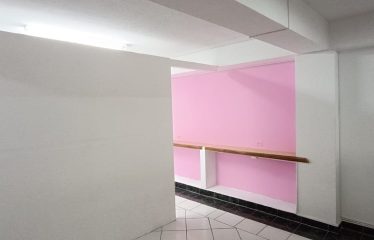 Oficina Comercial de Renta en el Sector de la Colón con todos los Servicios!!!