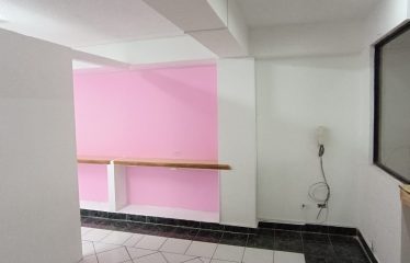 Oficina Comercial de Renta en el Sector de la Colón con todos los Servicios!!!