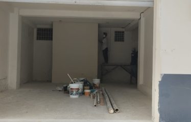 LOCALES COMERCIALES EN ALQUILER – ESQUINA ESTRATÉGICA 🏢 📍 Ubicación: Av. Libertad y Lavayen, Esmeralda