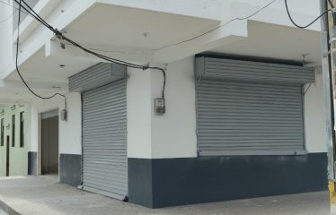 LOCALES COMERCIALES EN ALQUILER – ESQUINA ESTRATÉGICA 🏢 📍 Ubicación: Av. Libertad y Lavayen, Esmeralda