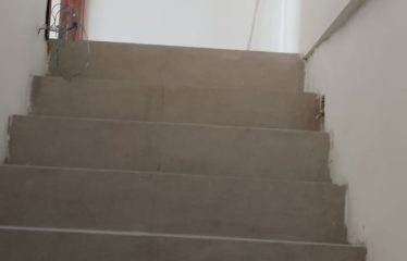 LOCALES COMERCIALES EN ALQUILER – ESQUINA ESTRATÉGICA 🏢 📍 Ubicación: Av. Libertad y Lavayen, Esmeralda