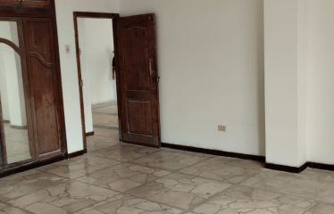 LOCALES COMERCIALES EN ALQUILER – ESQUINA ESTRATÉGICA 🏢 📍 Ubicación: Av. Libertad y Lavayen, Esmeralda