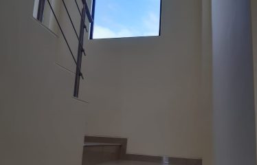 Vendo casa de dos plantas con jacuzzi, en Mallorca Village, Km. 13 vía La Puntilla-Salitre.