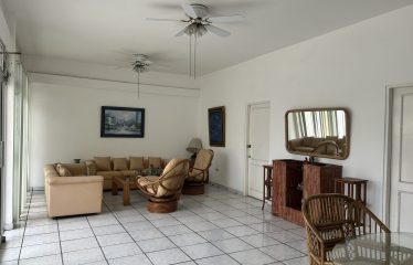 Amplia y Acogedora Casa Amoblada en Venta Ubicada en Chipipe SALINAS