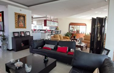 VENDO CASA CUMBAYÁ TANDA