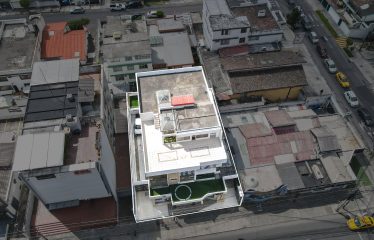 CASA COMERCIAL EN VENTA SECTOR SHYRIS 752M2