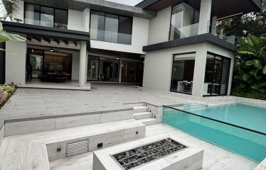 Espectacular casa de lujo al lago