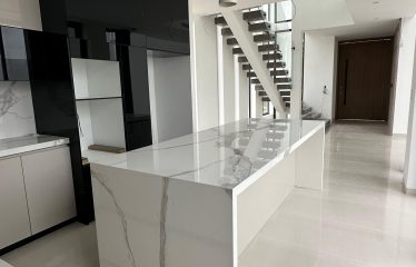 EXCLUSIVA CASA MODERNA EN VENTA