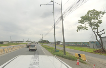 Se vende terreno de 1.870 m2 en la vía Samborondón cerca de Ecotec, ideal para plaza comercial.