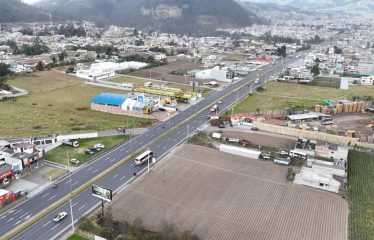 Renta Local Comercial/galpón – Bodega Peguche Panamericana E35