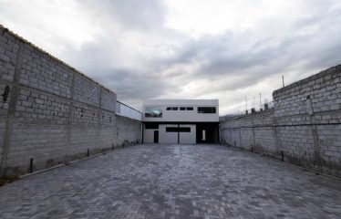 Renta Local Comercial/galpón – Bodega Peguche Panamericana E35