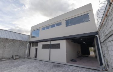 Renta Local Comercial/galpón – Bodega Peguche Panamericana E35