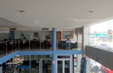Se vende propiedad de tres pisos en la Av. Juan Tanga Marengo, cerca de Ecotec.