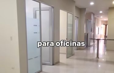 Se vende propiedad de 841 m2 para oficinas o consultorios en la ciudadela Bolivariana.