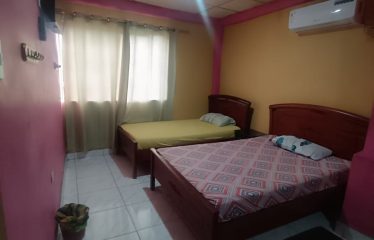 Se vende o se alquila hostal-hotel mixto en pleno Centro de Guayaquil.