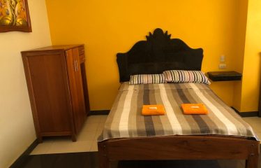 Se vende hotel en pleno centro de Guayaquil, con todos los permisos al día.